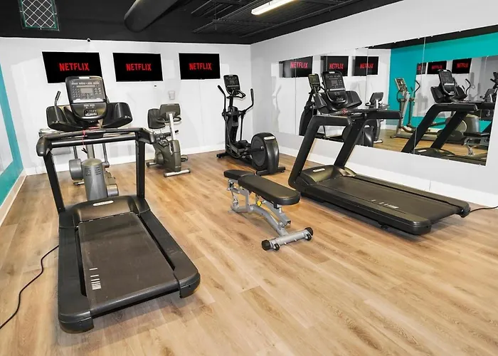 Luxury Cozy 2br With Optional Parking And Gym Access Near Mccormick Place, Lakefront And Soldier Field Apartamento *