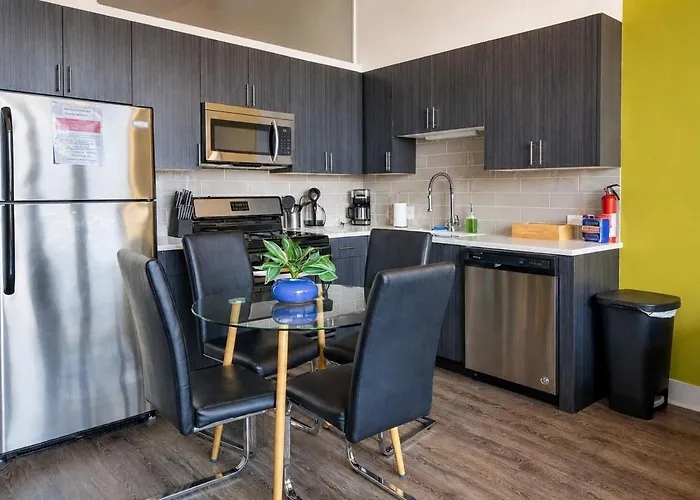 Luxury Cozy 2br With Optional Parking And Gym Access Near Mccormick Place, Lakefront And Soldier Field *