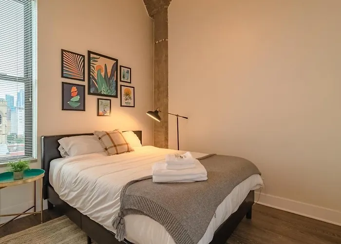Luxury Cozy 2br With Optional Parking And Gym Access Near Mccormick Place, Lakefront And Soldier Field