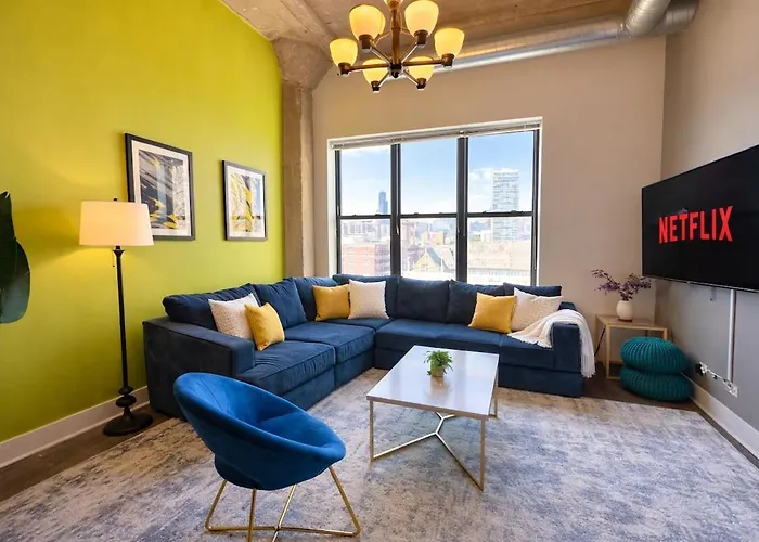 Luxury Cozy 2br With Optional Parking And Gym Access Near Mccormick Place, Lakefront And Soldier Field Apartment