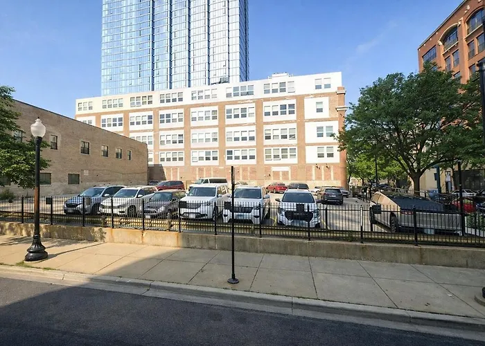 Luxury Cozy 2br With Optional Parking And Gym Access Near Mccormick Place, Lakefront And Soldier Field Chicago